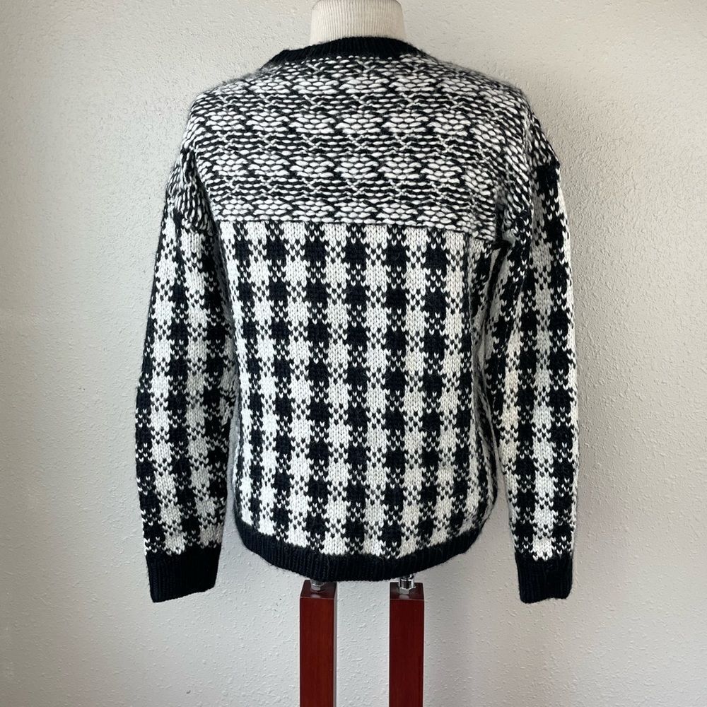 Ann Taylor Black and White Sweater Size M EUC - Picture 5 of 7